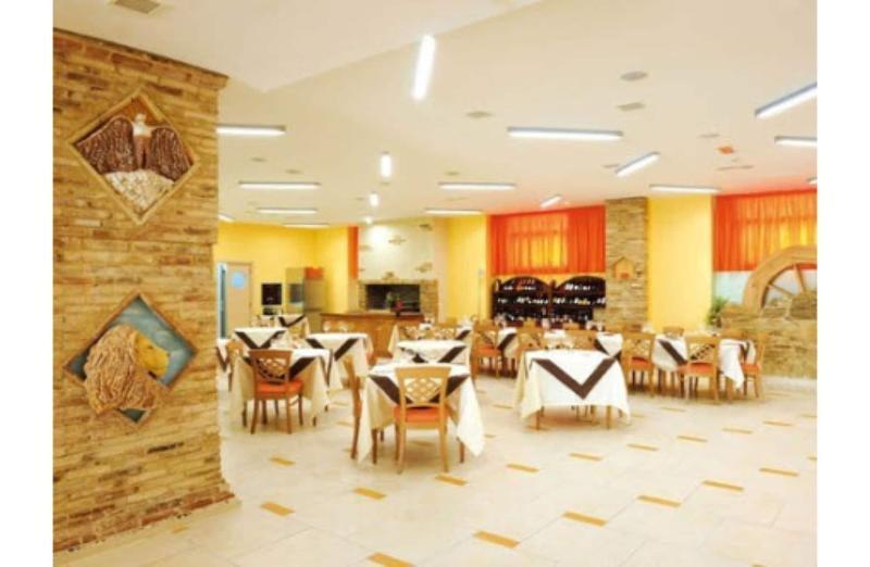 Hotel Cristina Rocca San Giovanni Buitenkant foto