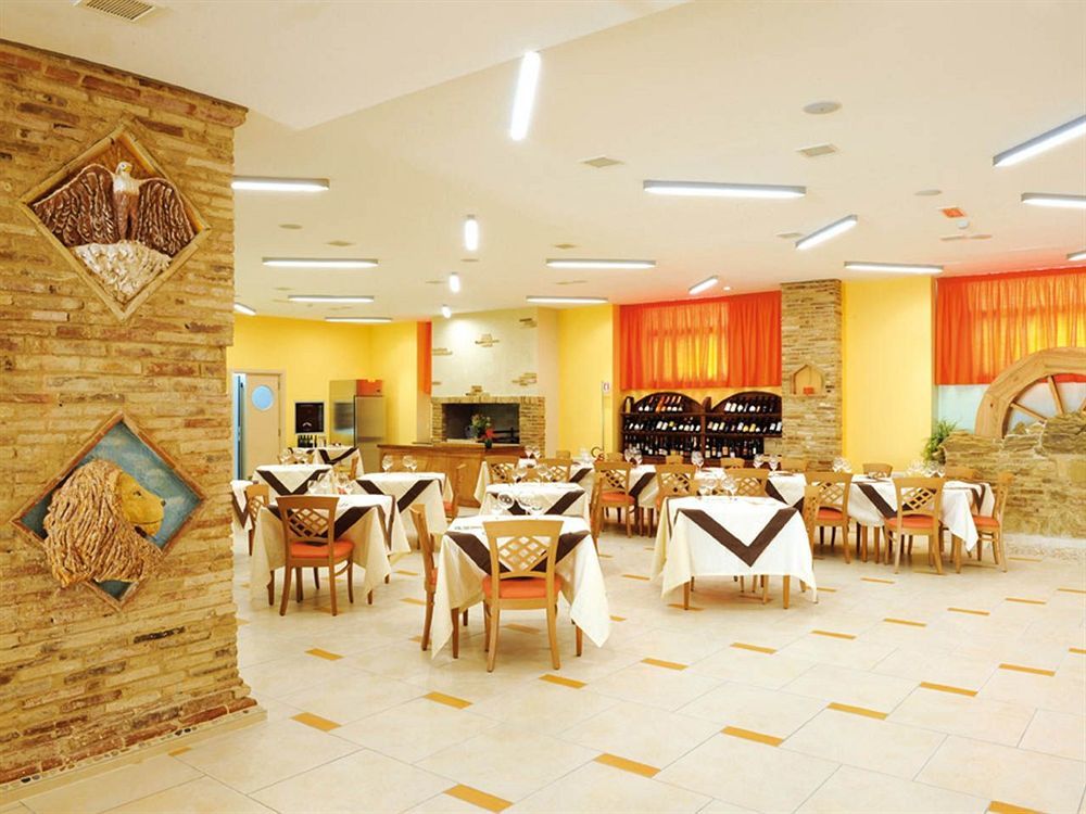 Hotel Cristina Rocca San Giovanni Buitenkant foto