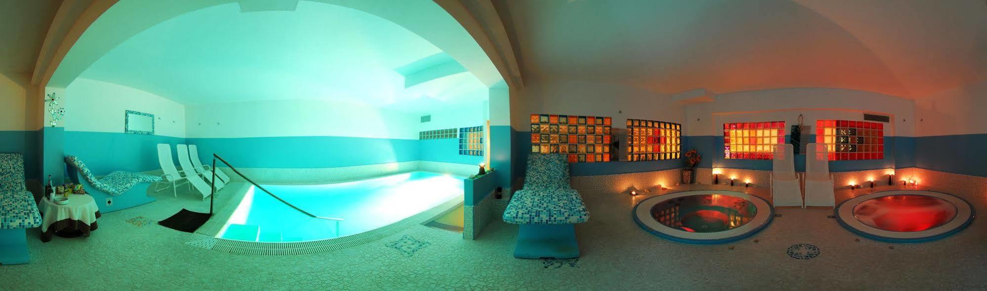 Hotel Cristina Rocca San Giovanni Buitenkant foto