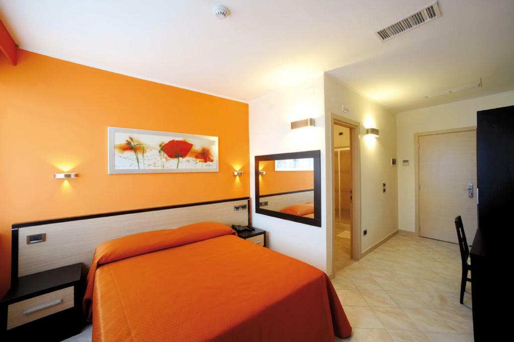 Hotel Cristina Rocca San Giovanni Buitenkant foto